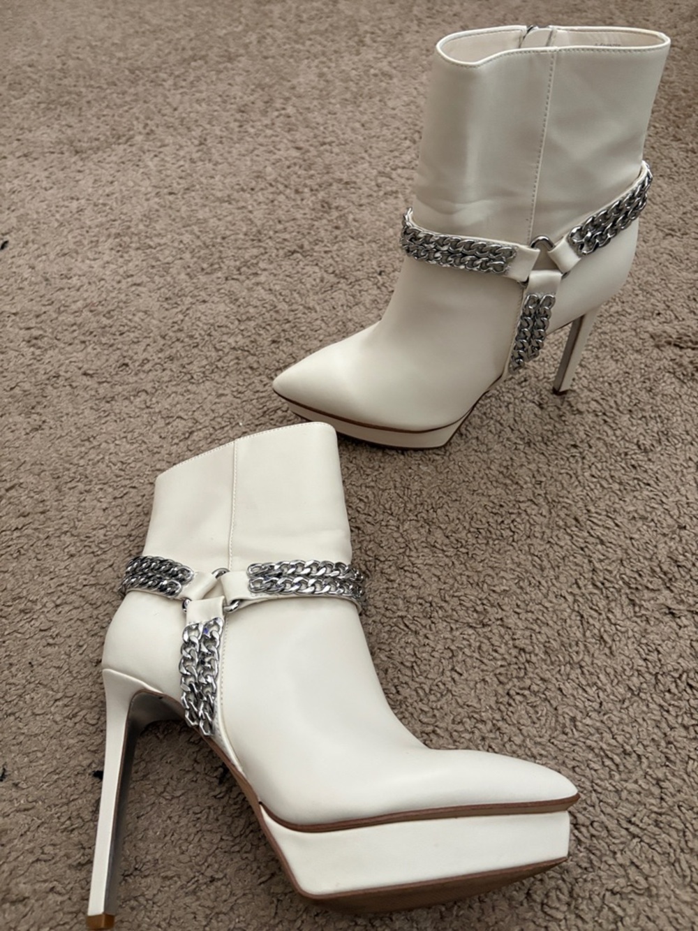 Jennifer Lopez White Platform Stiletto Ankle Boots with Silver Chain